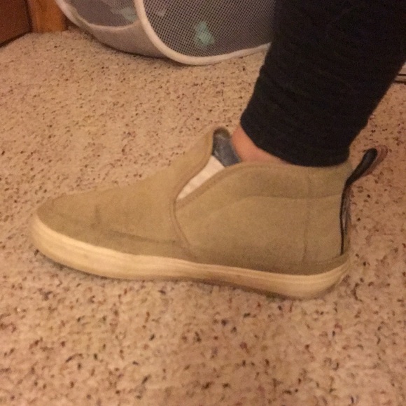 suede vans with fur inside